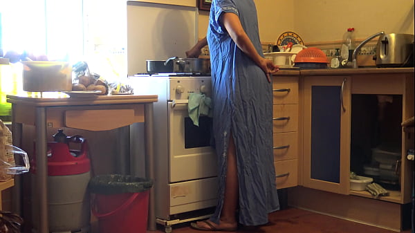 Horny Boss Takes His Turkish Maid In The Kitchen