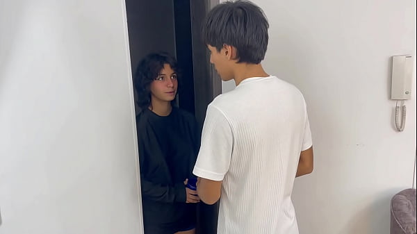 Vecina nueva de mi unidad es muy cachonda y me viene a pedir que me la folle duro y me le corra adentro.