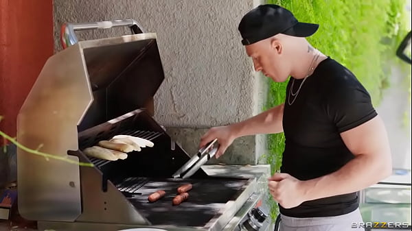 Cum To The Cookout – Clap These Cheeks!.Ameena Green / Brazzers/Enter promo code xvpromo at checkout