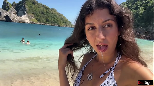 Hottie sucks my dick on a public beach and walks along the shore with cum on her face – Cumwalk