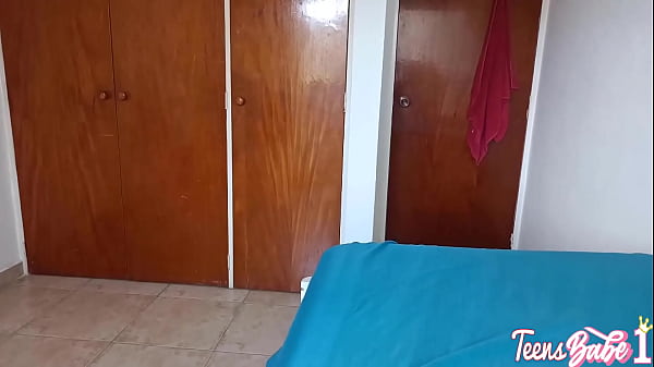 morrita de culo enorme de 18yo seduce a su hermanastro por su enorme verga para follarserlo y cabargar sobre ese animal sexo duro y salvaje sin restricciones – Latina hot chica mala con sus preciosas tetas siendo follada en cuatro.