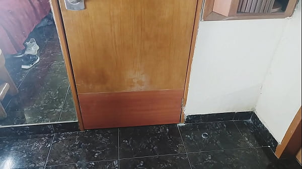 vecina bien caliente viene a buscar café y recibe una cogida de su vecino