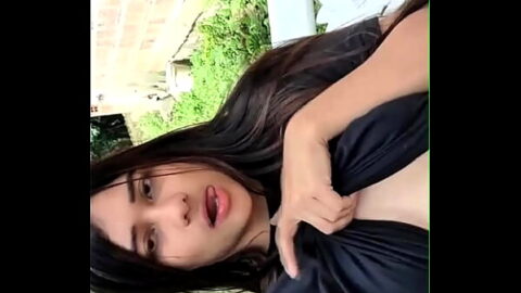 UNIVERSITARIA TRAVIESA SE MASTURBA CON SU CONSOLADOR